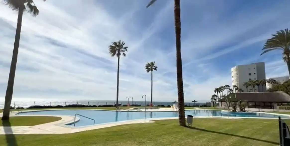 Sale of ground floor apartment in Calahonda 9