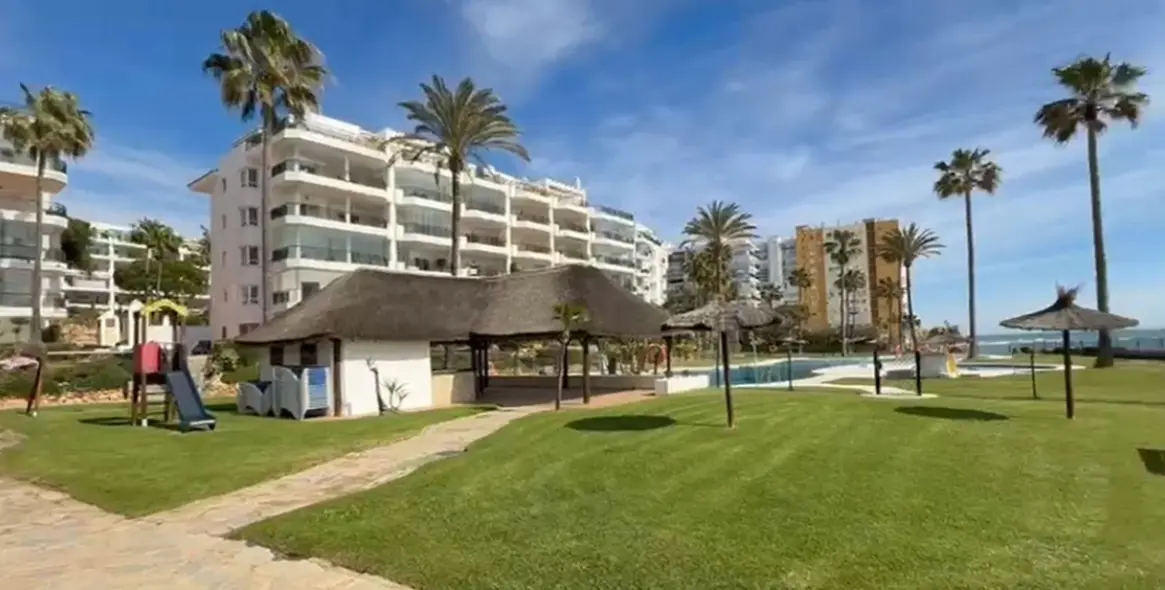 Sale of ground floor apartment in Calahonda 10