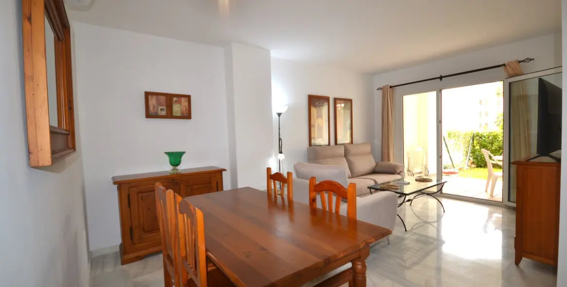 Sale of ground floor apartment in Calahonda 12