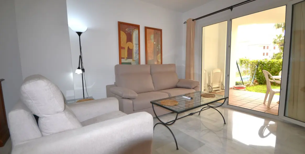 Sale of ground floor apartment in Calahonda 15
