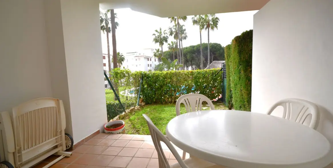 Sale of ground floor apartment in Calahonda 17