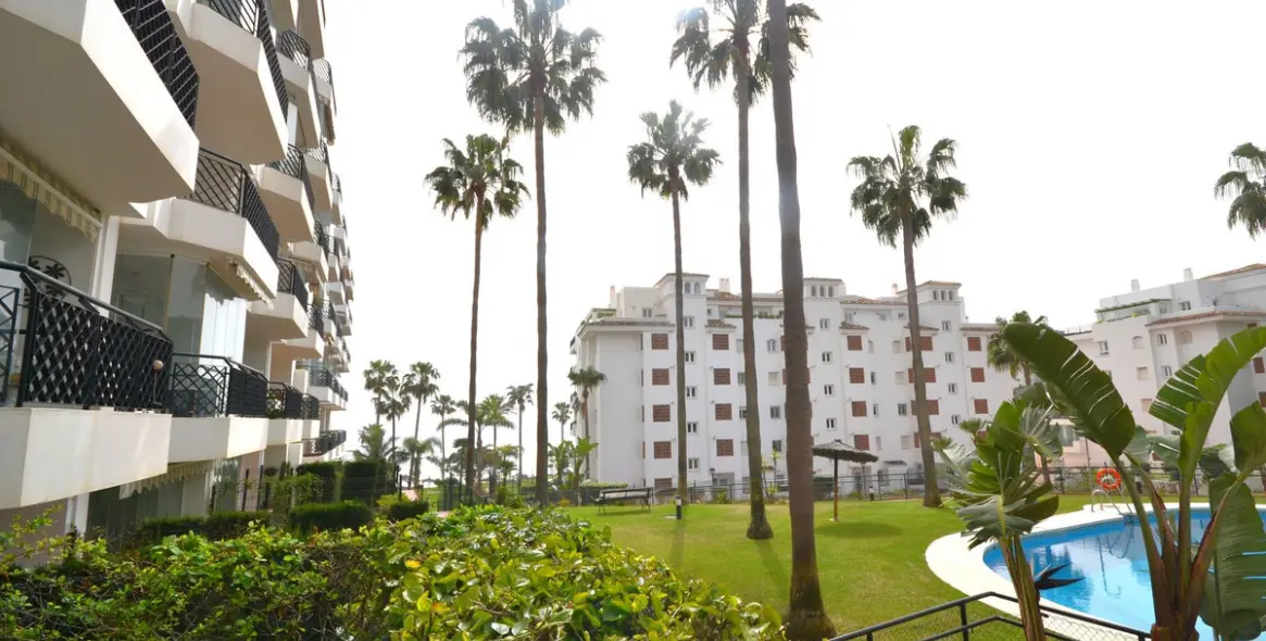 Sale of ground floor apartment in Calahonda 21