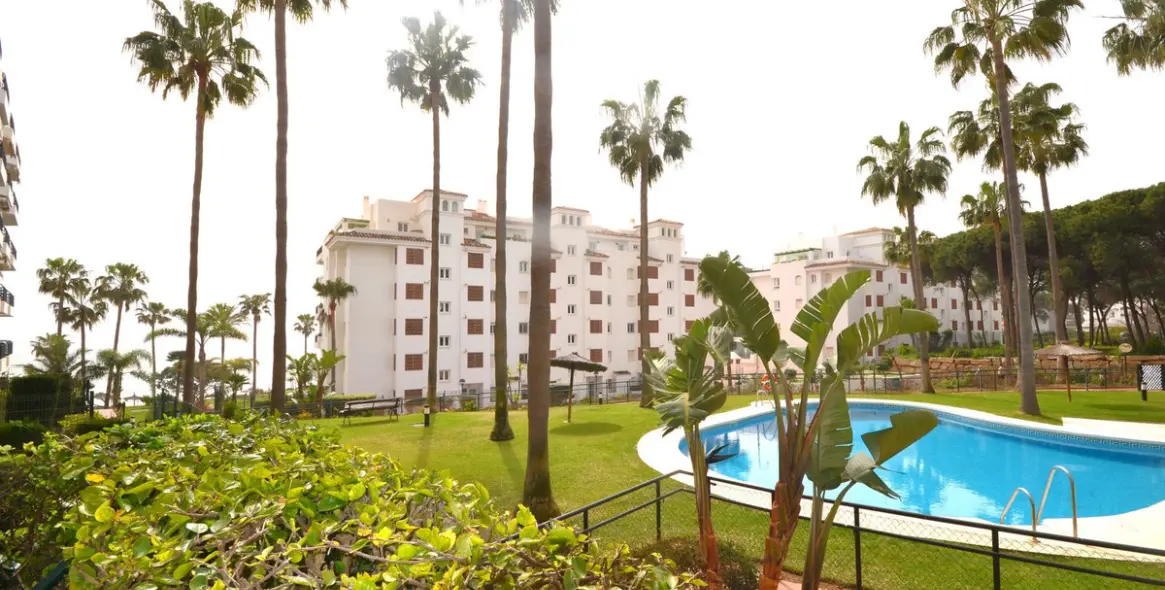 Sale of ground floor apartment in Calahonda 22