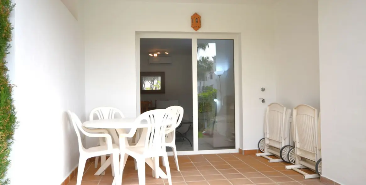 Sale of ground floor apartment in Calahonda 26