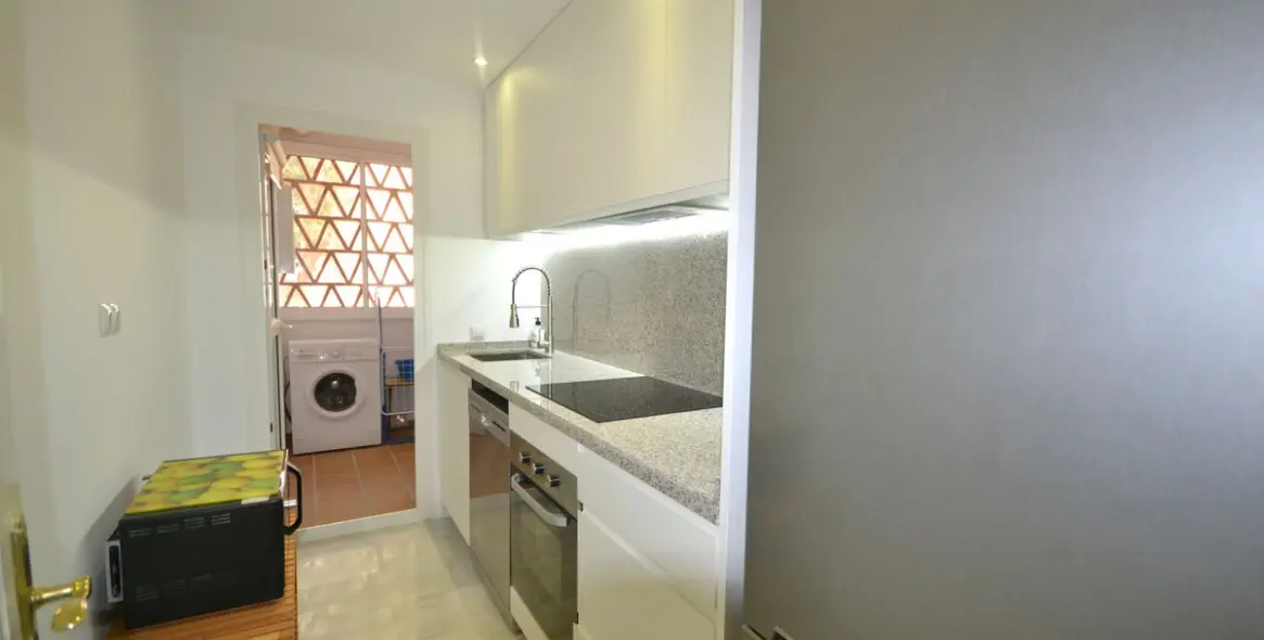 Sale of ground floor apartment in Calahonda 34