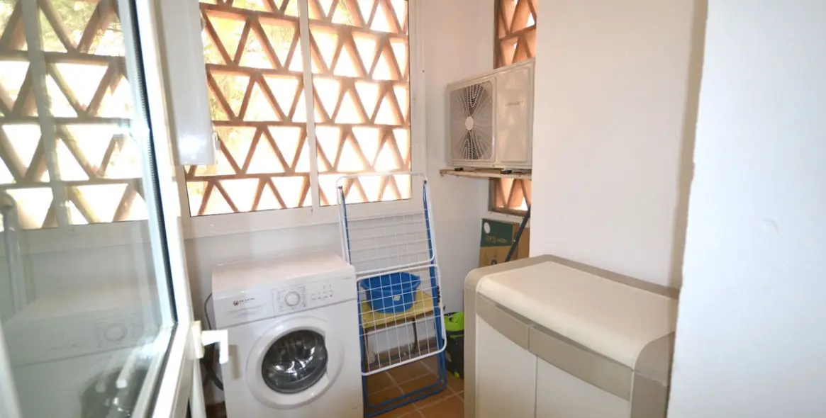 Sale of ground floor apartment in Calahonda 37