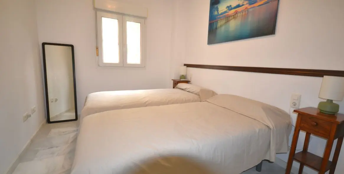 Sale of ground floor apartment in Calahonda 42