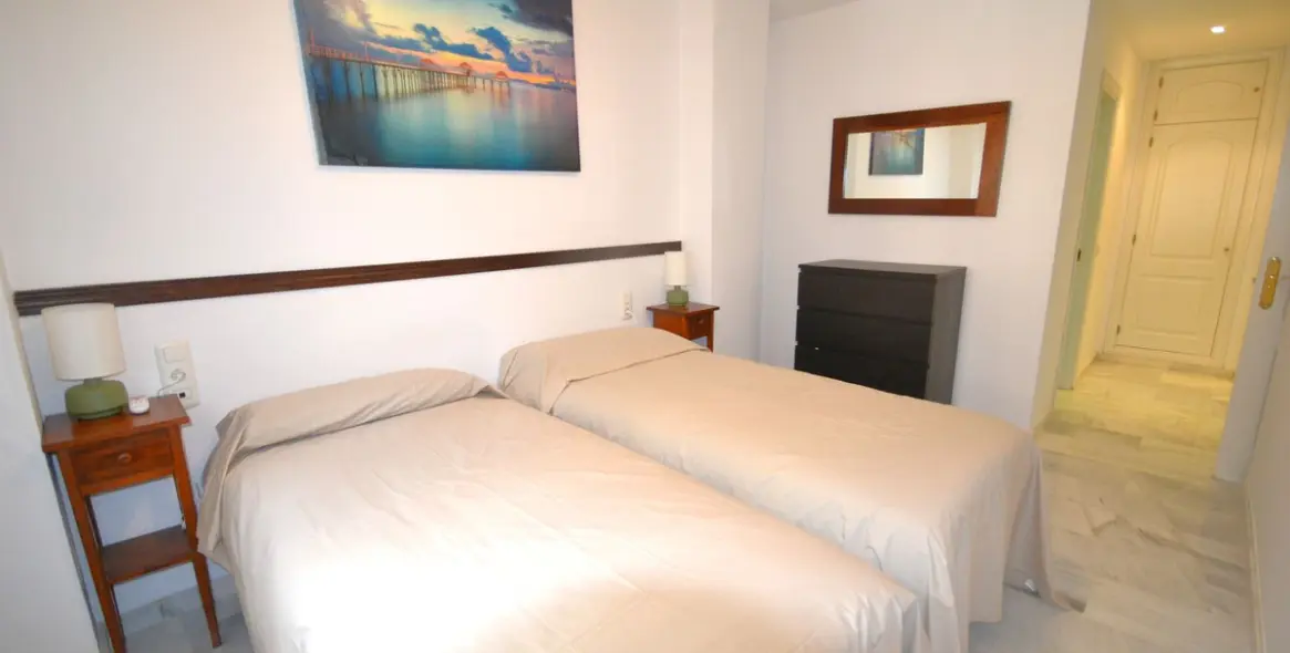 Sale of ground floor apartment in Calahonda 43