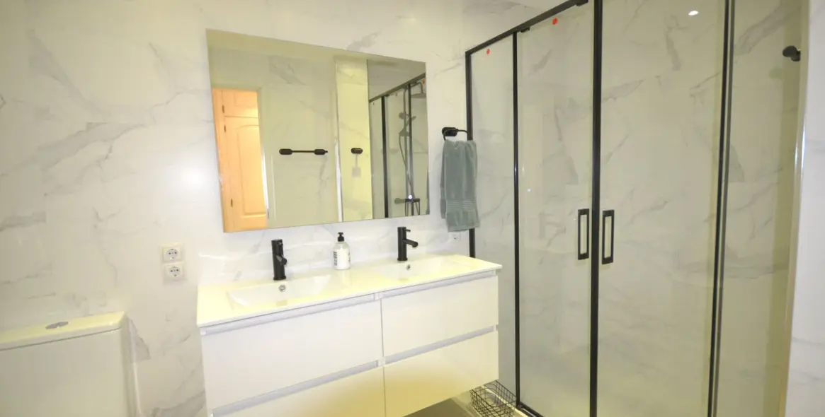 Sale of ground floor apartment in Calahonda 45