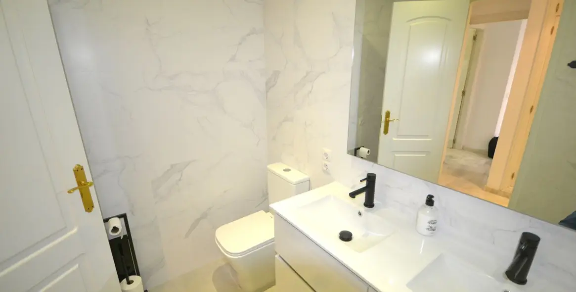 Sale of ground floor apartment in Calahonda 46