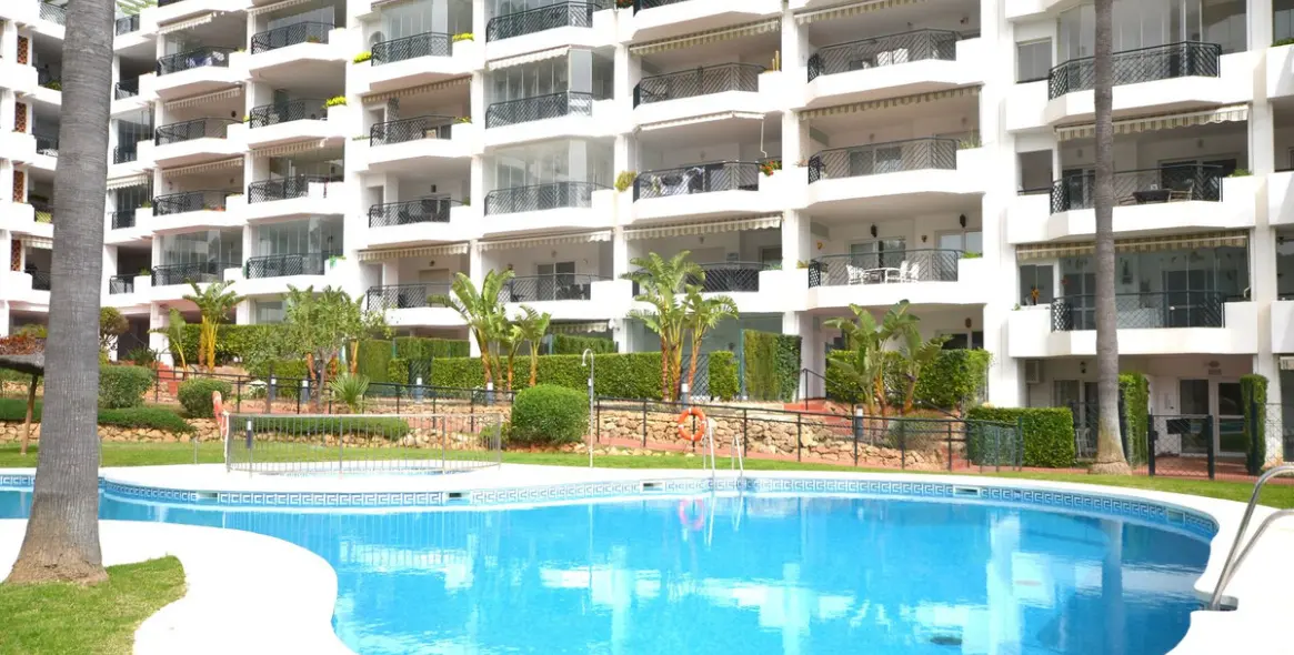 Sale of ground floor apartment in Calahonda 52