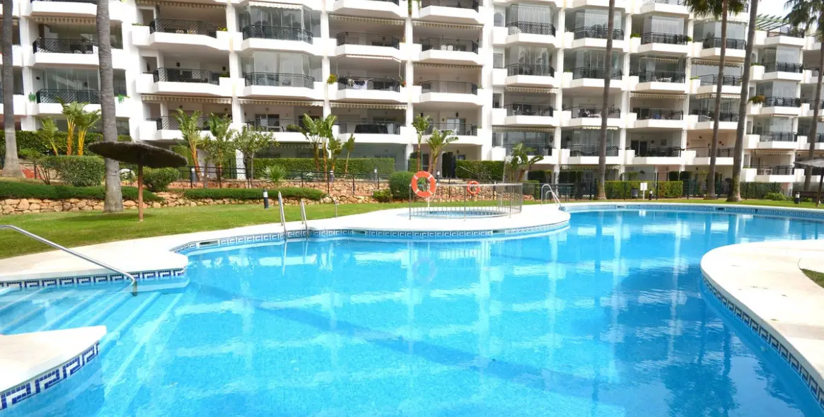 Sale of ground floor apartment in Calahonda 55