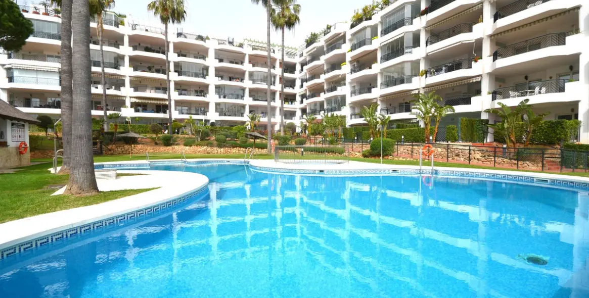Sale of ground floor apartment in Calahonda 57