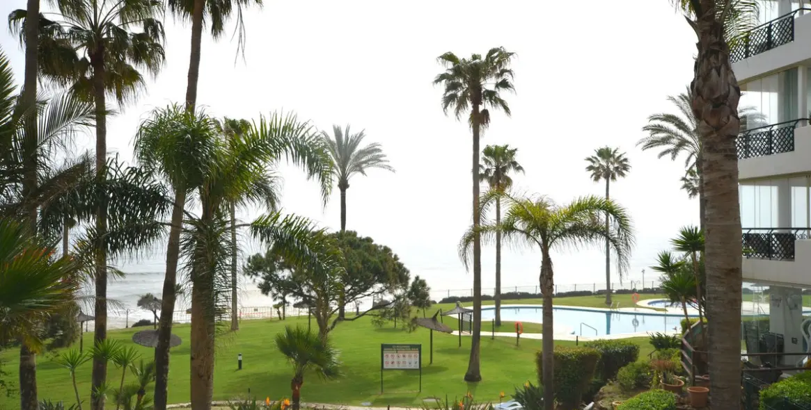 Sale of ground floor apartment in Calahonda 62