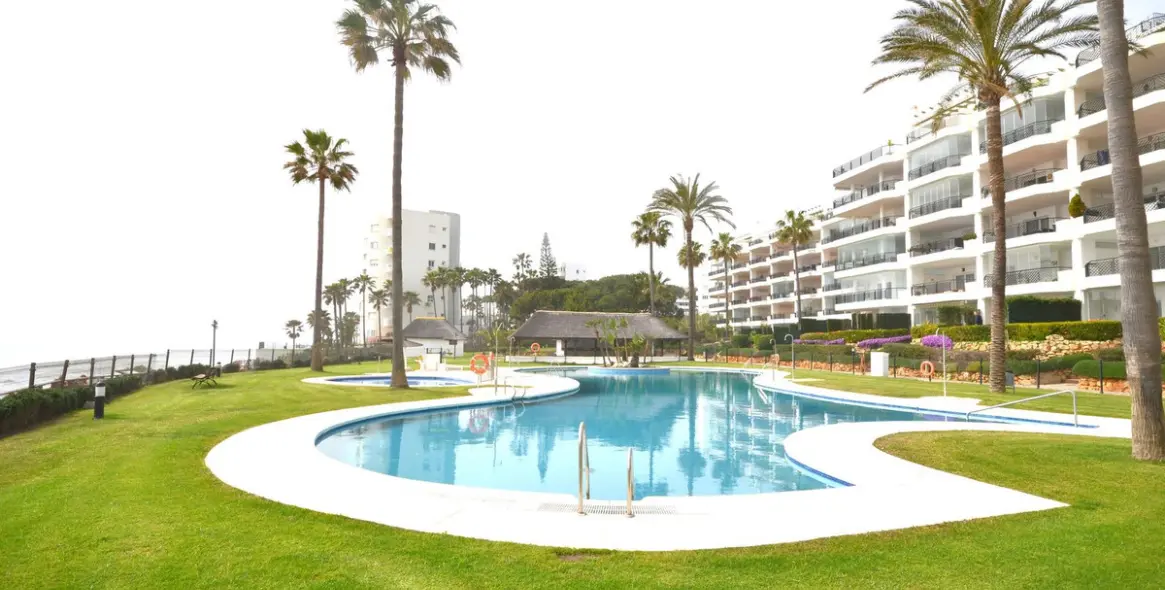 Sale of ground floor apartment in Calahonda 63