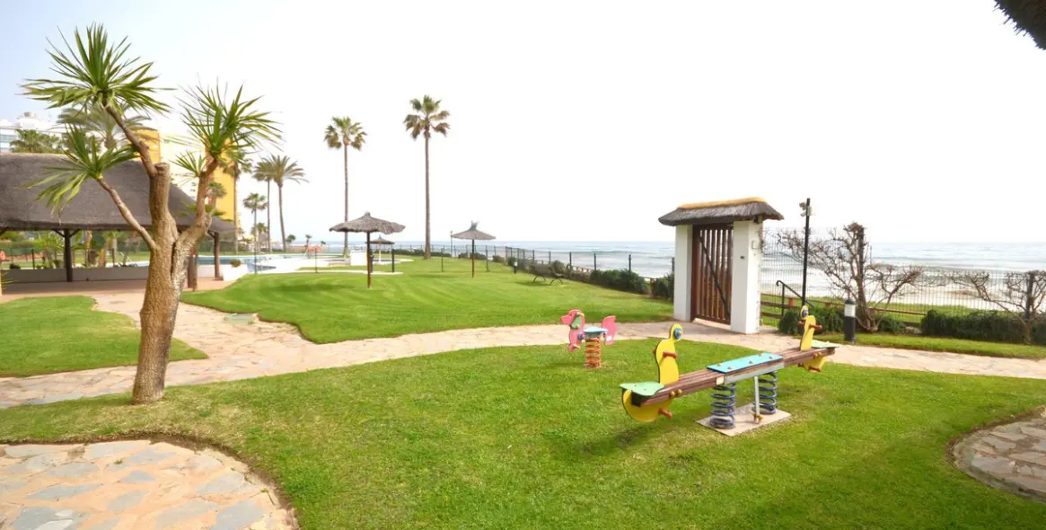 Sale of ground floor apartment in Calahonda 66