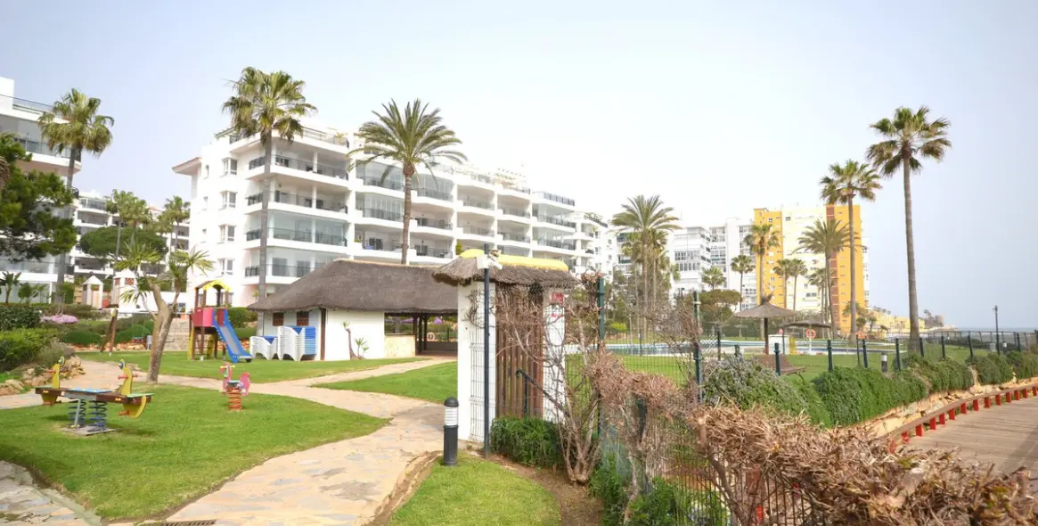Sale of ground floor apartment in Calahonda 69