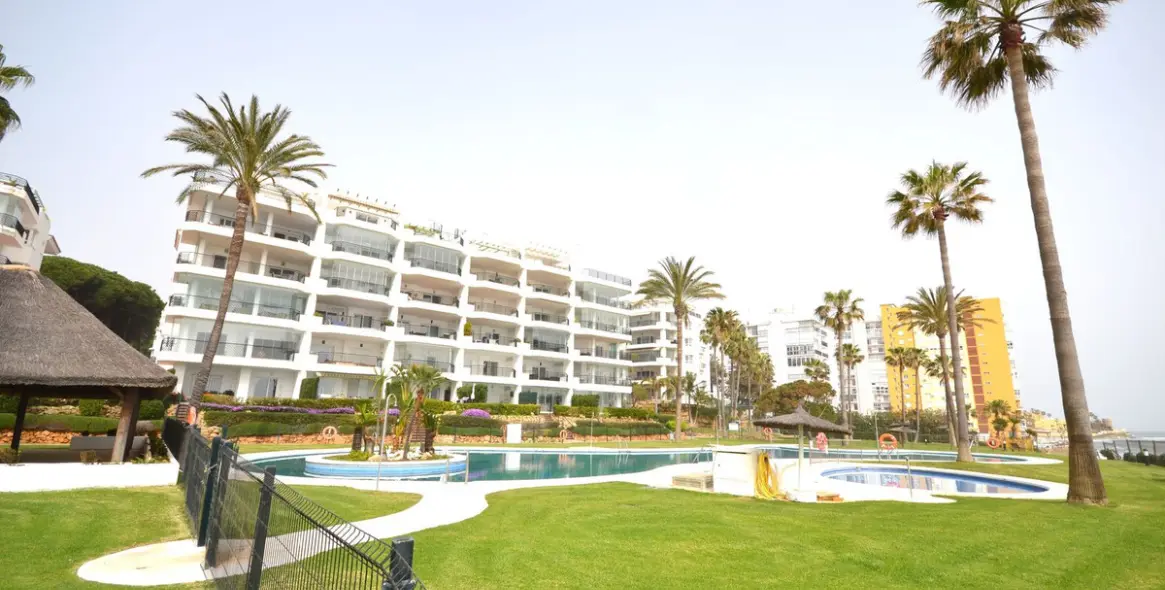 Sale of ground floor apartment in Calahonda 71