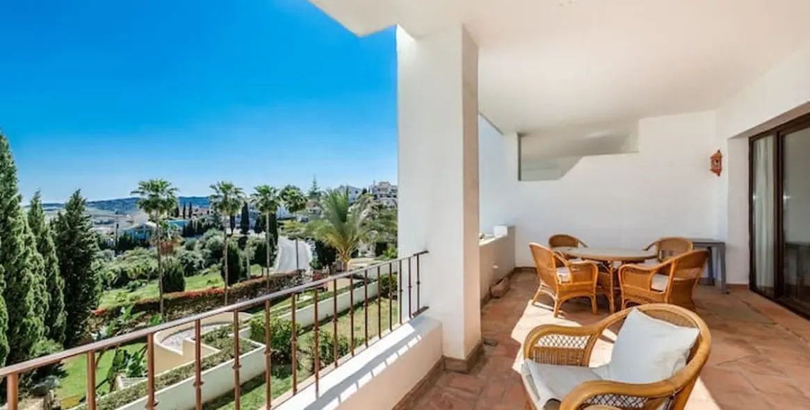 Sale of middle floor apartment in Mijas Golf 1