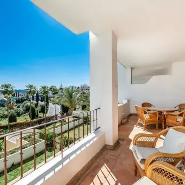 Sale of middle floor apartment in Mijas Golf