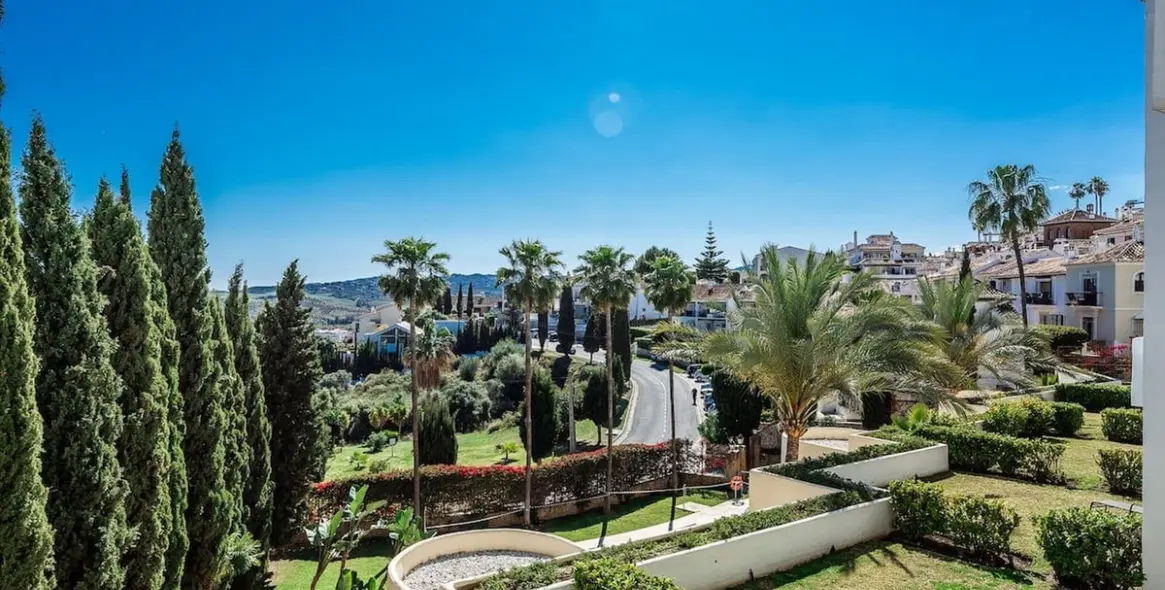 Sale of middle floor apartment in Mijas Golf 2