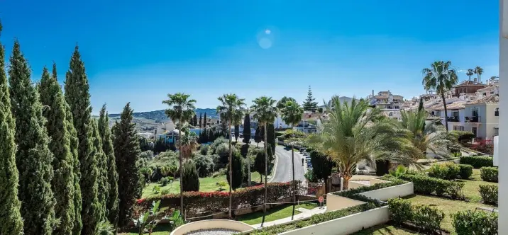 Sale of middle floor apartment in Mijas Golf 1