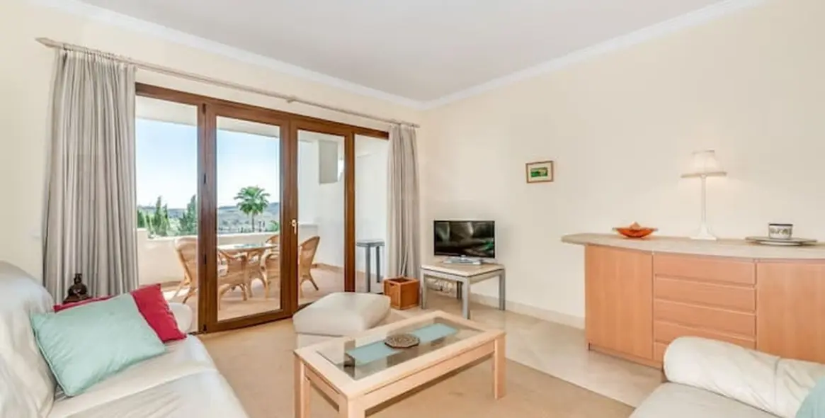 Sale of middle floor apartment in Mijas Golf 5
