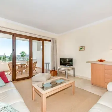 Sale of middle floor apartment in Mijas Golf