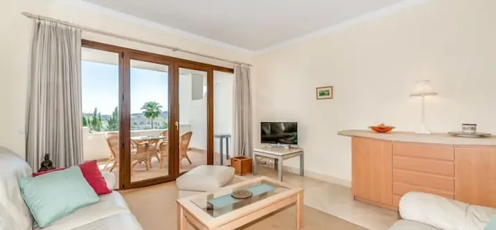 Sale of middle floor apartment in Mijas Golf 4