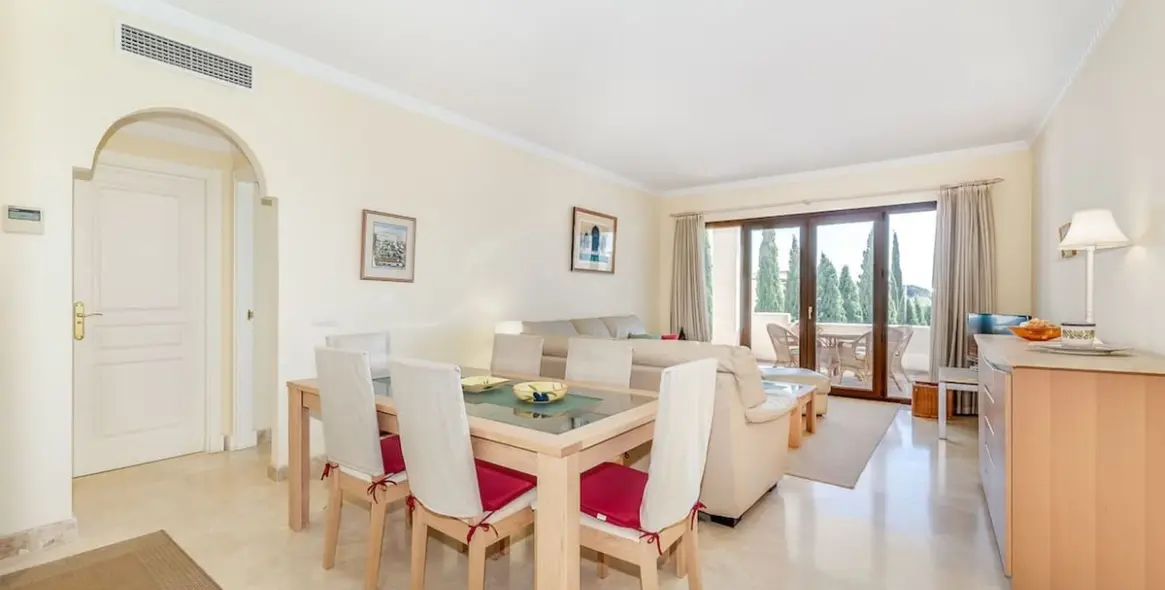 Sale of middle floor apartment in Mijas Golf 6