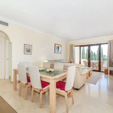 Sale of middle floor apartment in Mijas Golf