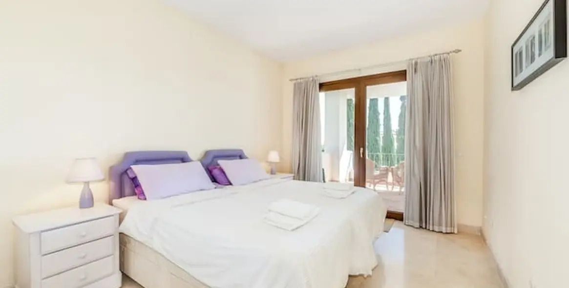 Sale of middle floor apartment in Mijas Golf 11