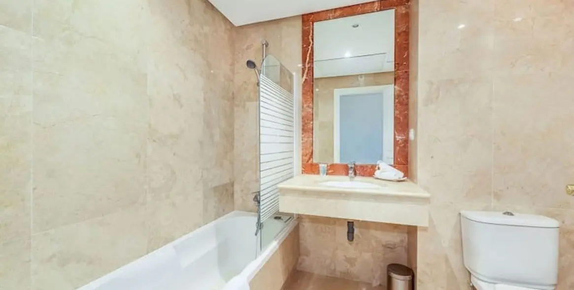 Sale of middle floor apartment in Mijas Golf 12