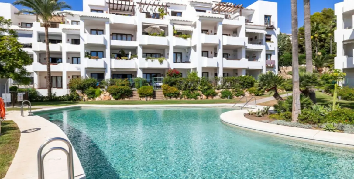 Sale of middle floor apartment in Mijas Golf 14