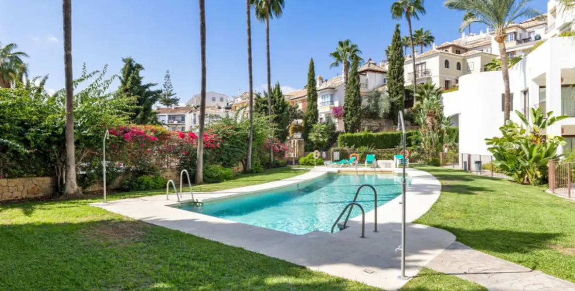 Sale of middle floor apartment in Mijas Golf 15
