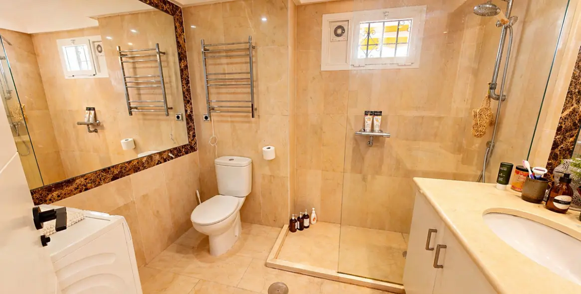 Sale of middle floor apartment in Atalaya 10