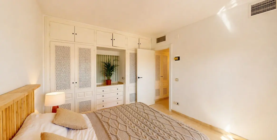 Sale of middle floor apartment in Atalaya 11