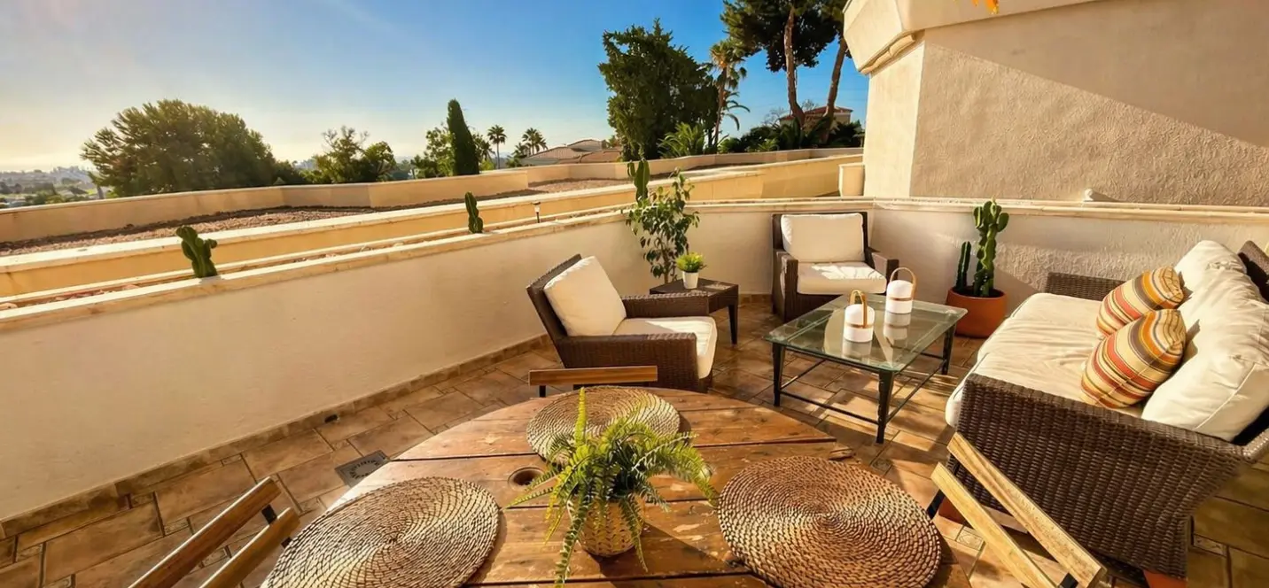Sale of middle floor apartment in Atalaya 0
