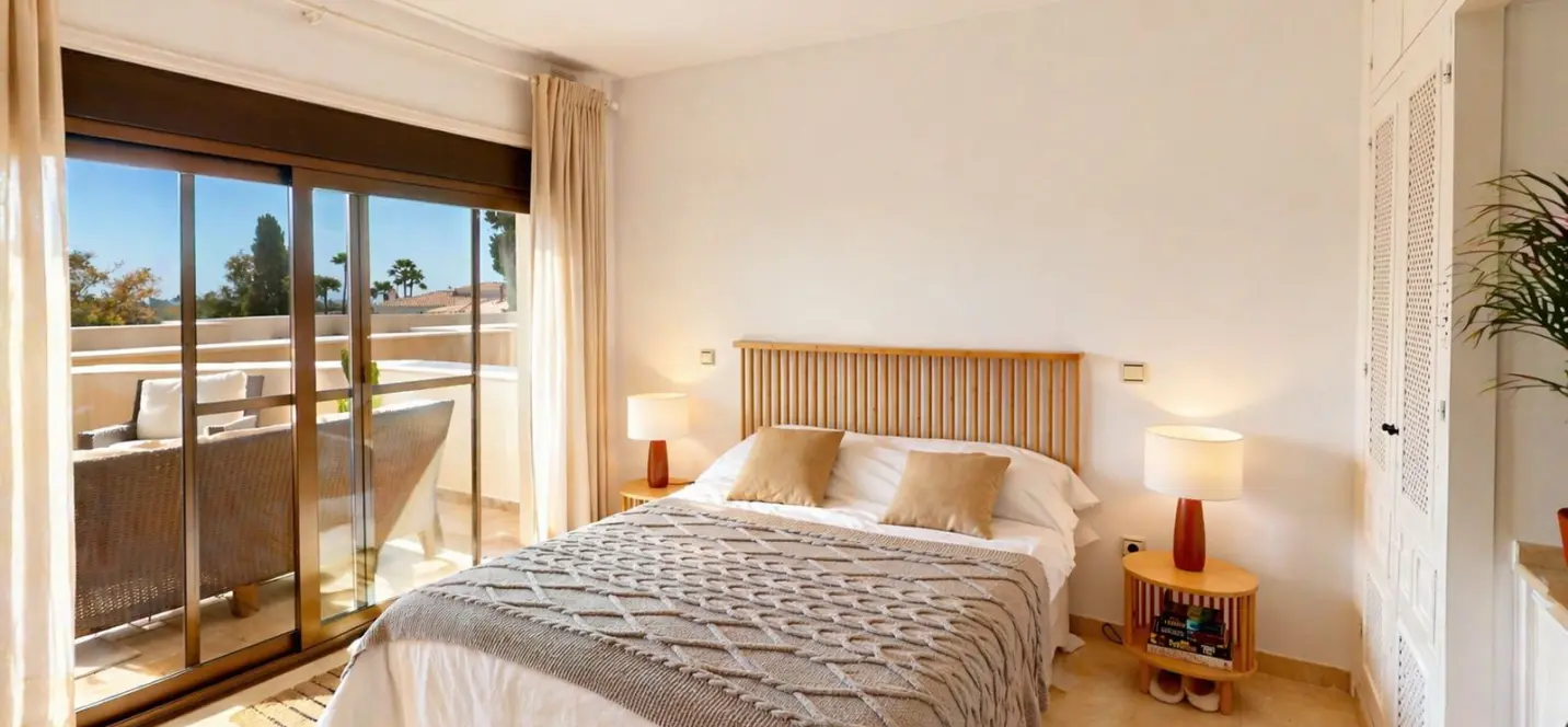 Sale of middle floor apartment in Atalaya 2