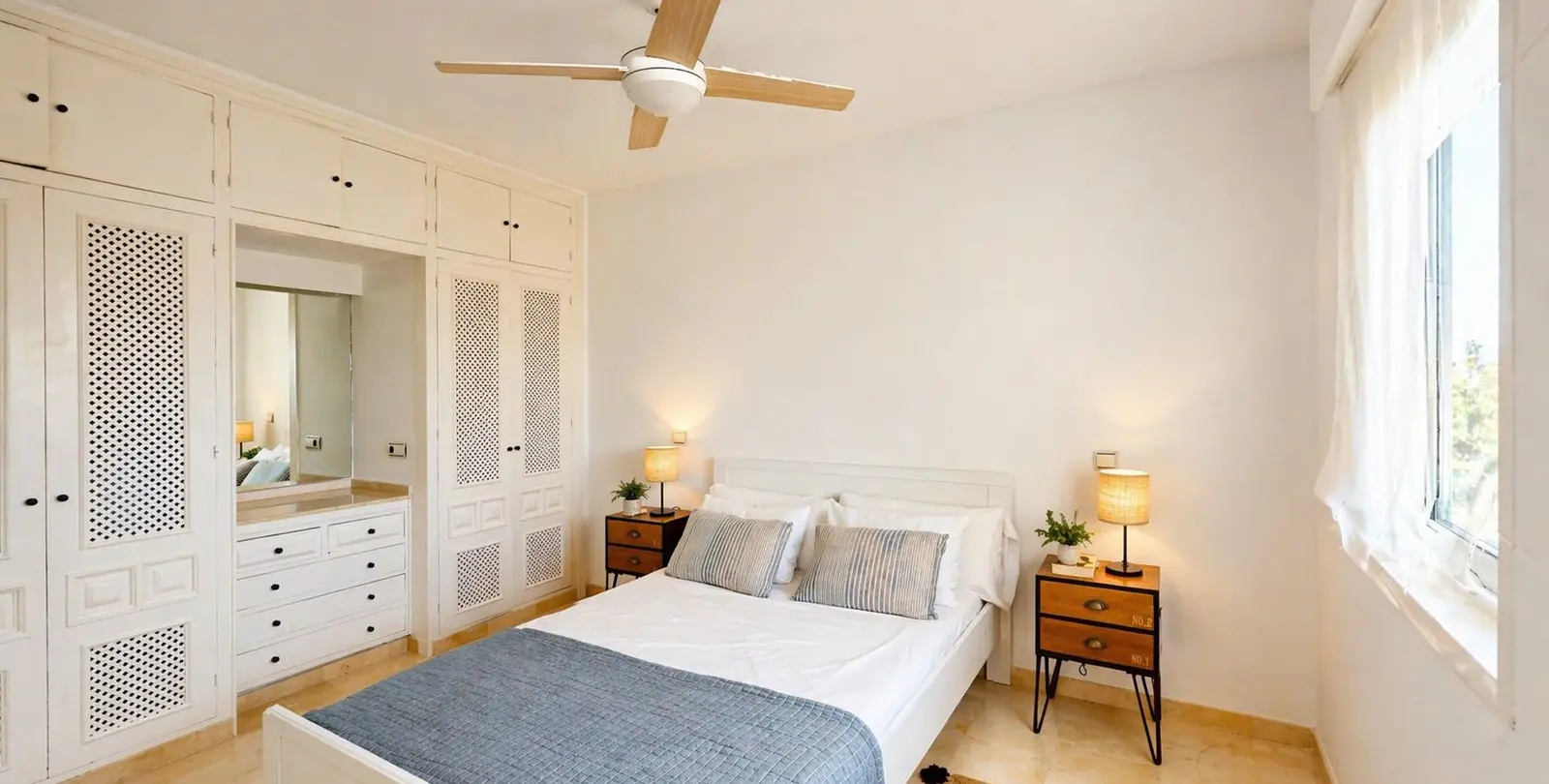 Sale of middle floor apartment in Atalaya 5