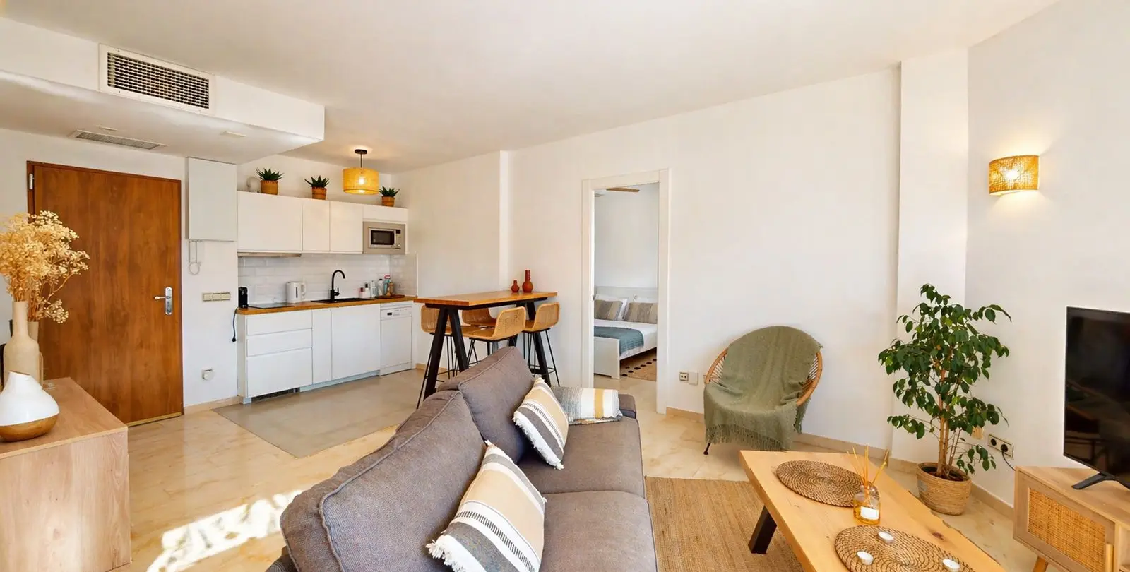Sale of middle floor apartment in Atalaya 6