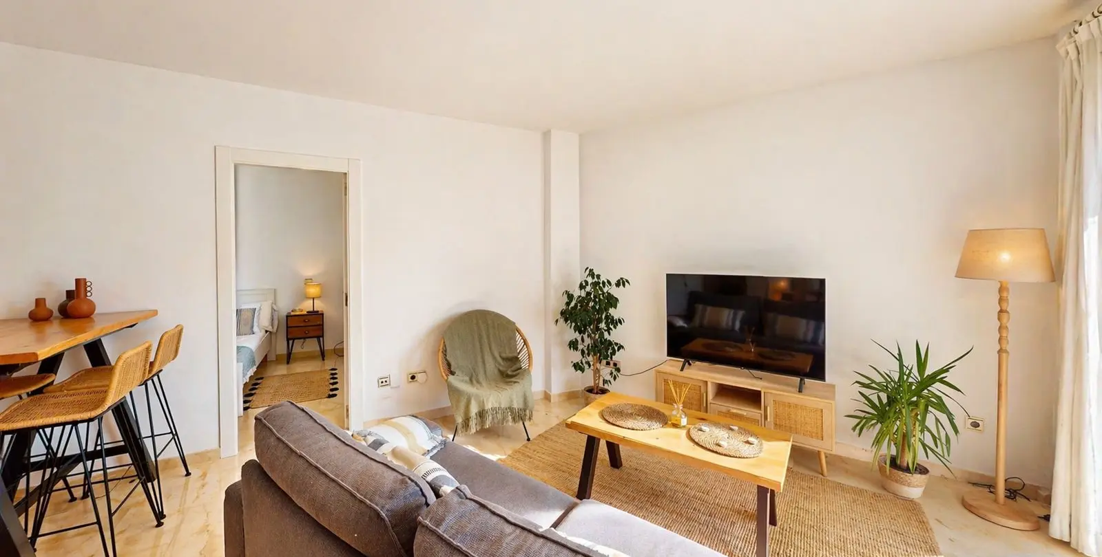 Sale of middle floor apartment in Atalaya 7