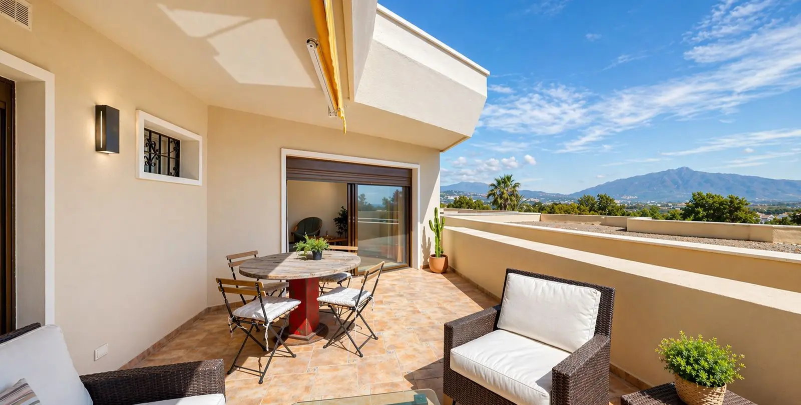 Sale of middle floor apartment in Atalaya 8