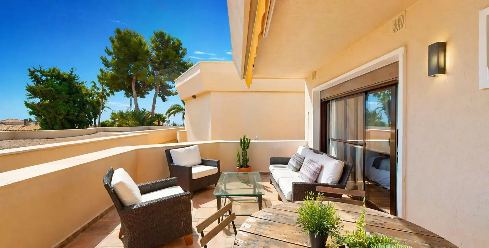Sale of middle floor apartment in Atalaya 9