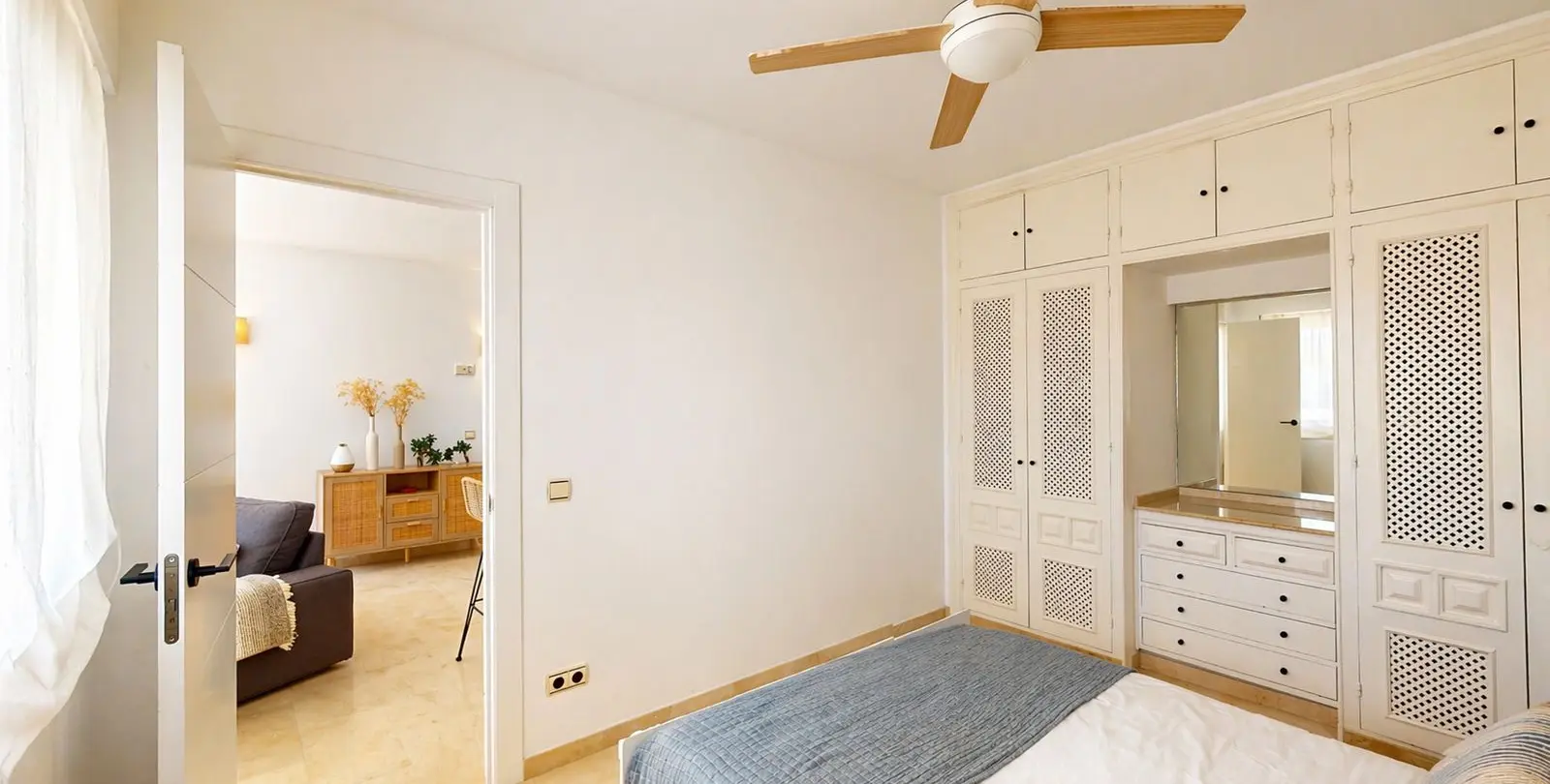 Sale of middle floor apartment in Atalaya 10