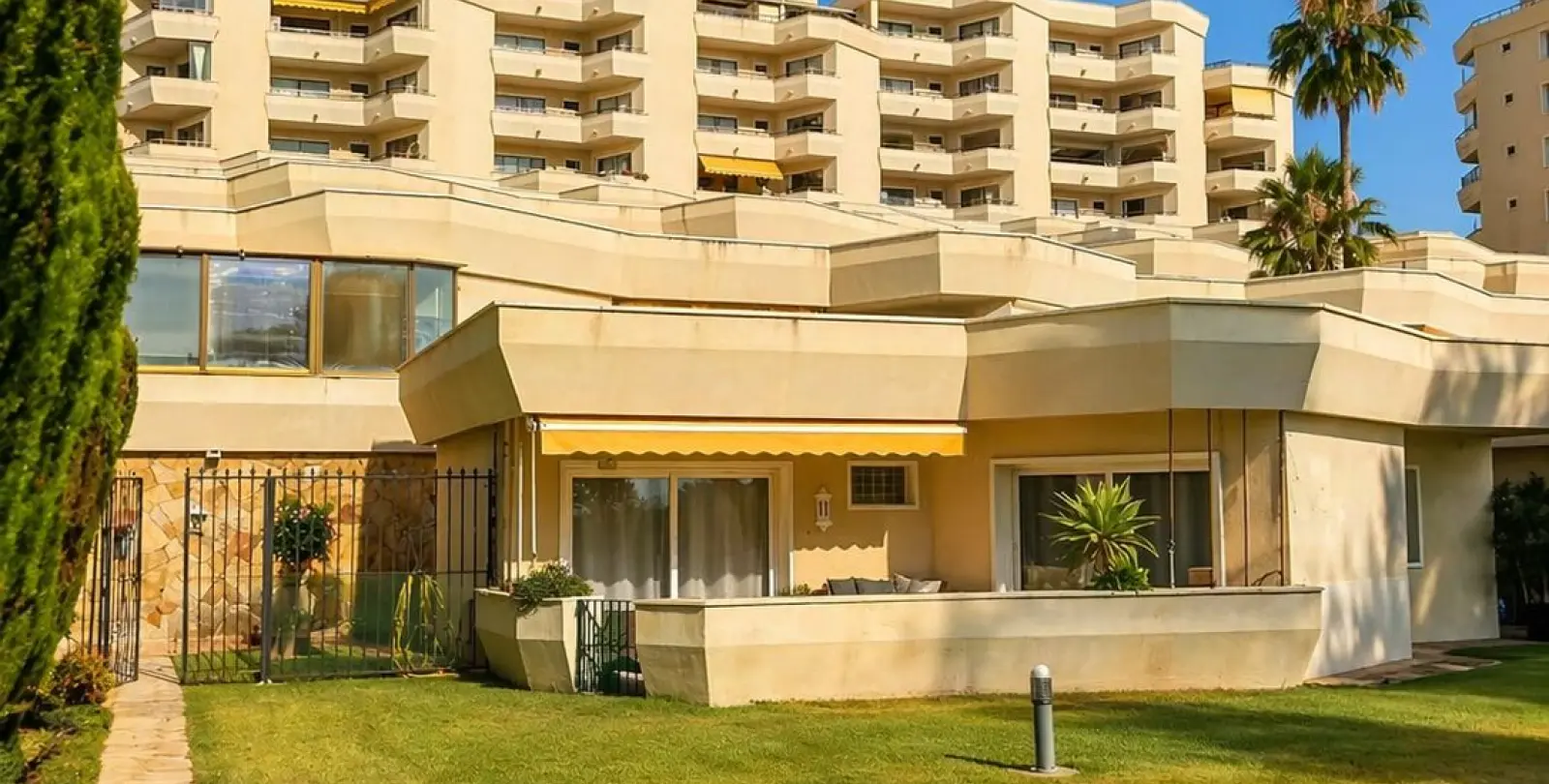 Sale of middle floor apartment in Atalaya 13