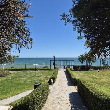 Sale of ground floor apartment in Estepona