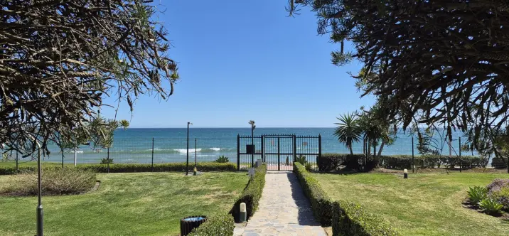 Sale of ground floor apartment in Estepona 1