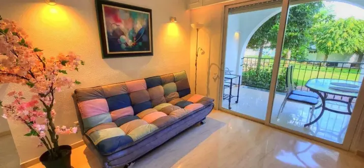 Sale of ground floor apartment in Estepona 2