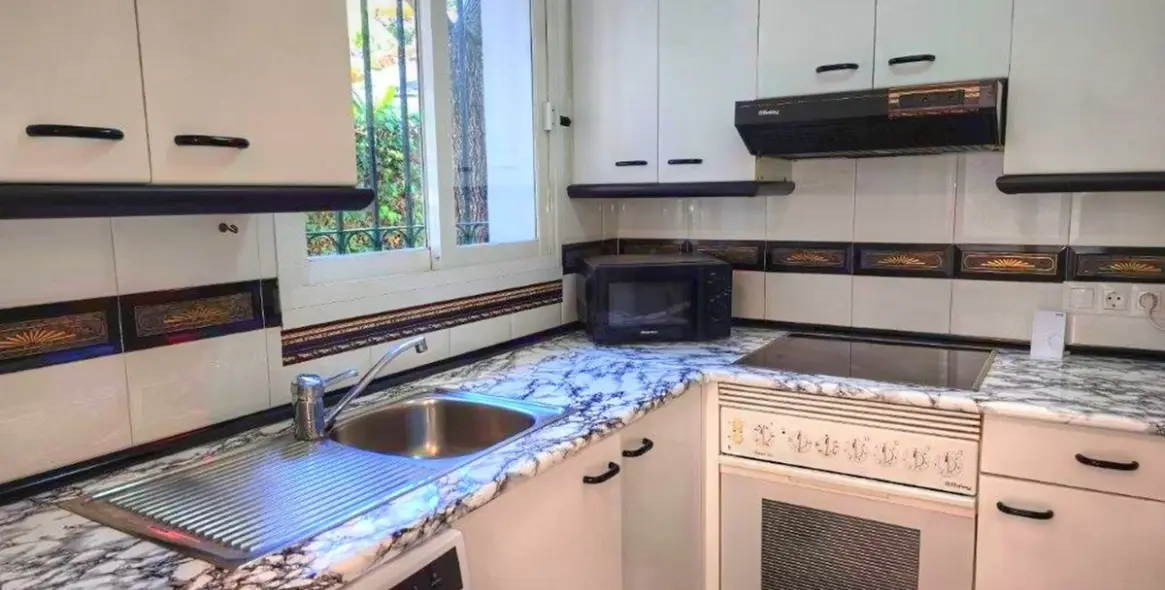 Sale of ground floor apartment in Estepona 9